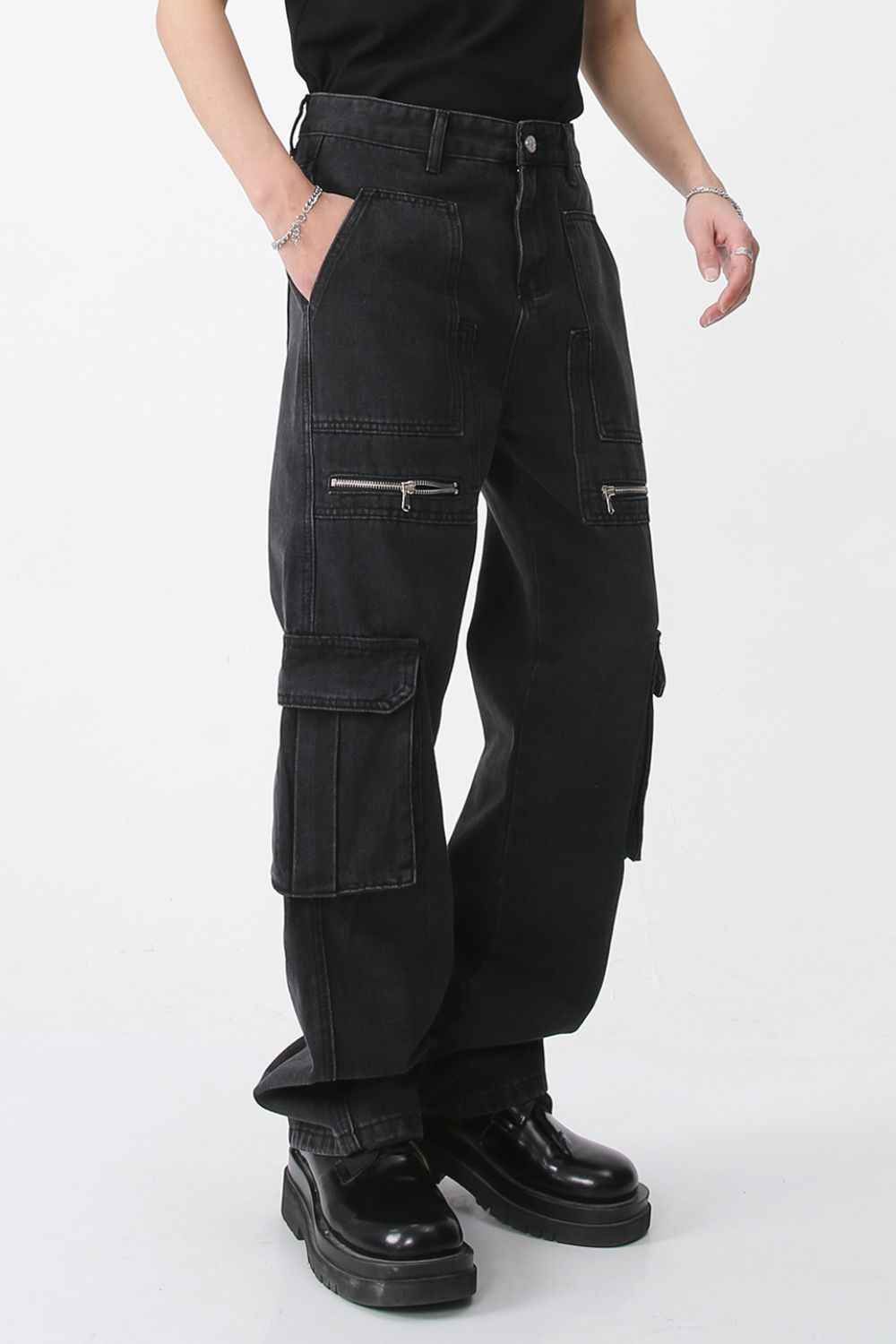Men's Loose Fit Jeans with Cargo Pockets - Damned Threads